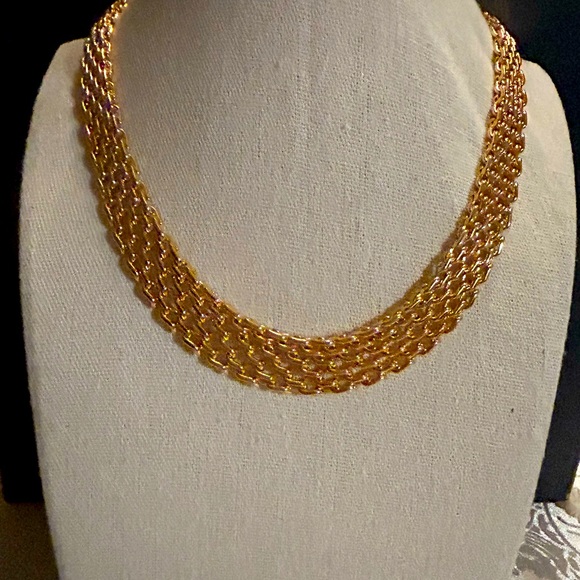 Perfect Monet gold plated choker circa 50’s 60’s Vintage Shepherds hook clasp. - Picture 2 of 9